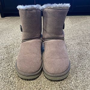 Grey Uggs (name brand)